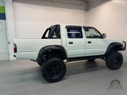 1999 Toyota Hilux Sports Pickup full