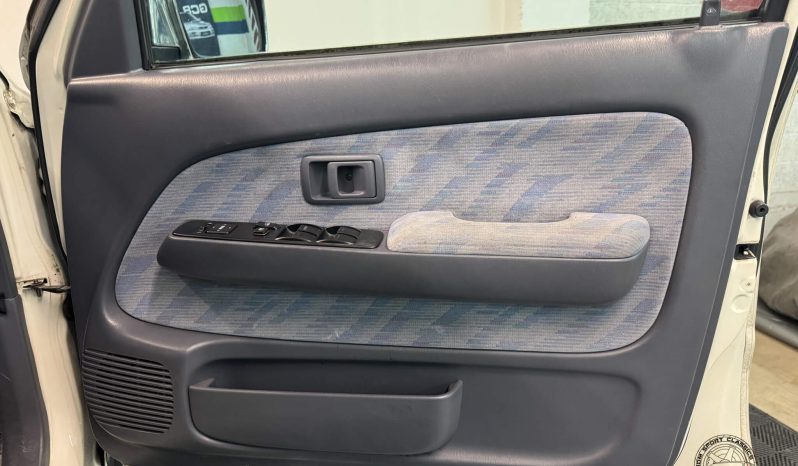 1999 Toyota Hilux Sports Pickup full