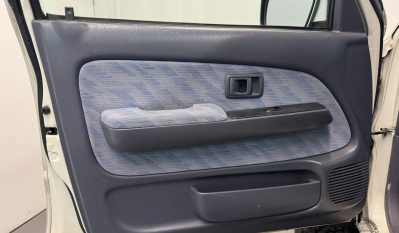 1999 Toyota Hilux Sports Pickup full