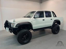 1999 Toyota Hilux Sports Pickup full