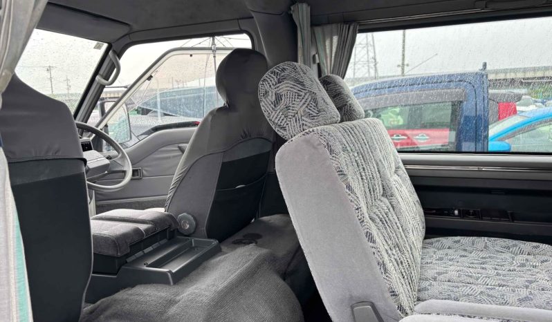 1997 Mitsubishi Delica Starwagon Active World full