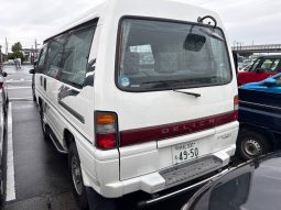 1997 Mitsubishi Delica Starwagon Active World full