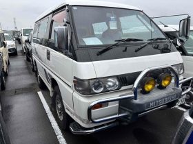 1997 Mitsubishi Delica Starwagon Active World