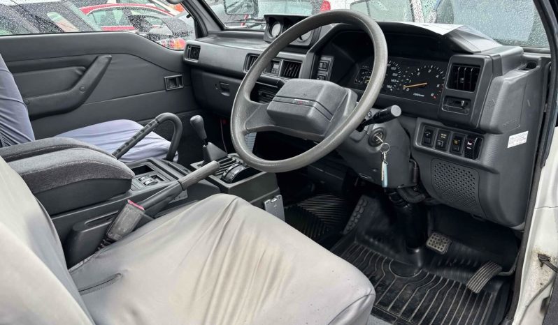 1997 Mitsubishi Delica Starwagon Active World full