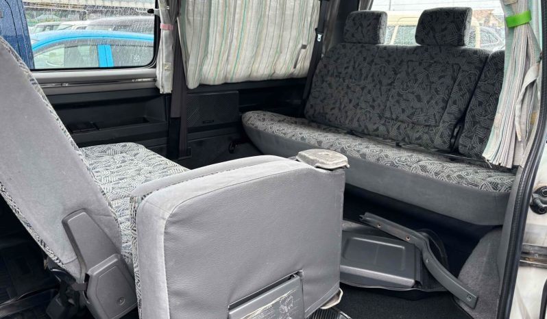 1997 Mitsubishi Delica Starwagon Active World full