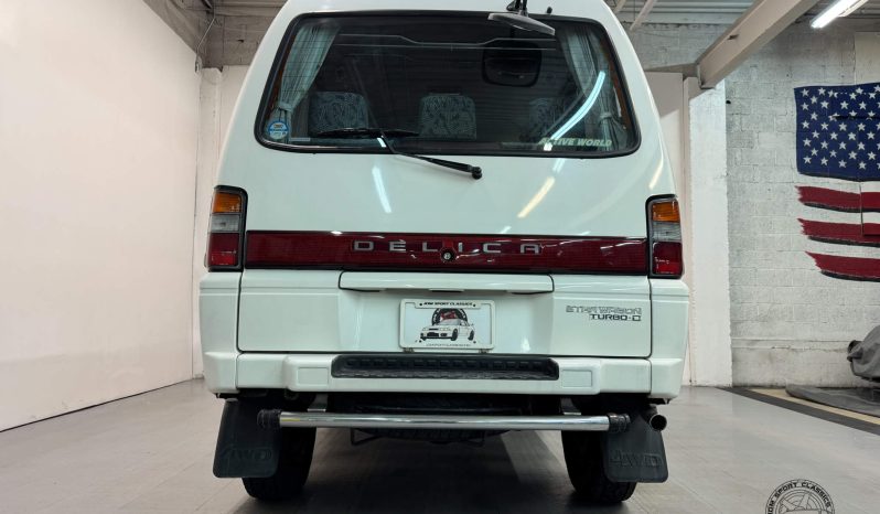 1997 Mitsubishi Delica Starwagon Active World full