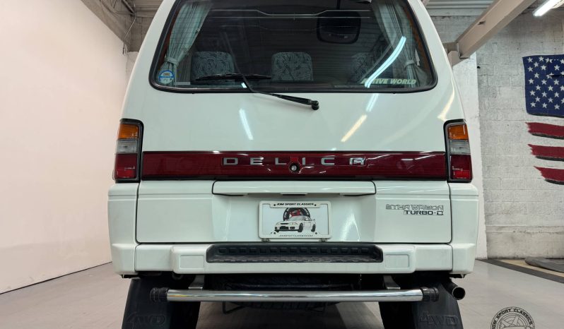 1997 Mitsubishi Delica Starwagon Active World full
