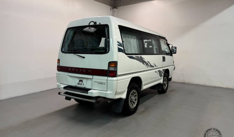 1997 Mitsubishi Delica Starwagon Active World full