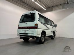 1997 Mitsubishi Delica Starwagon Active World full