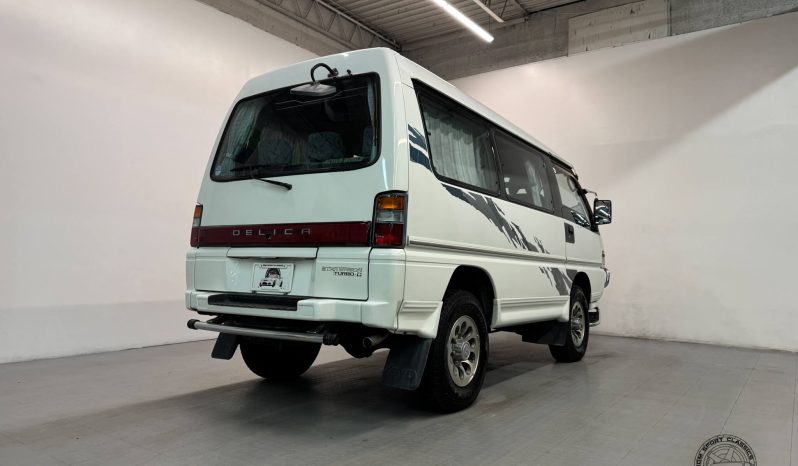 1997 Mitsubishi Delica Starwagon Active World full