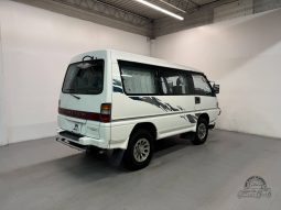 1997 Mitsubishi Delica Starwagon Active World full