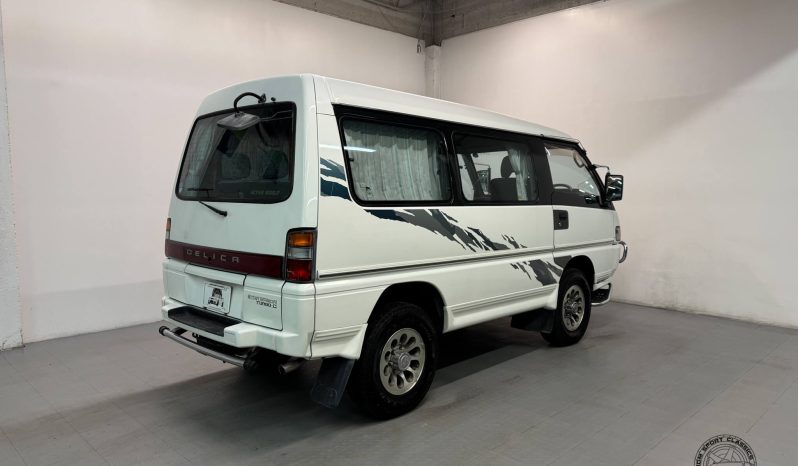 1997 Mitsubishi Delica Starwagon Active World full