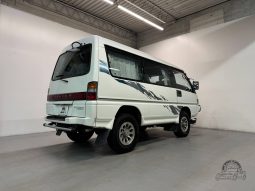 1997 Mitsubishi Delica Starwagon Active World full