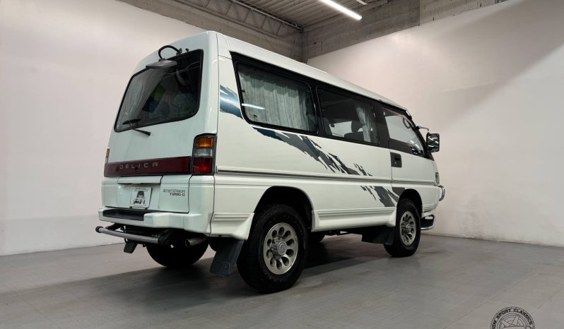 1997 Mitsubishi Delica Starwagon Active World full