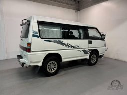1997 Mitsubishi Delica Starwagon Active World full