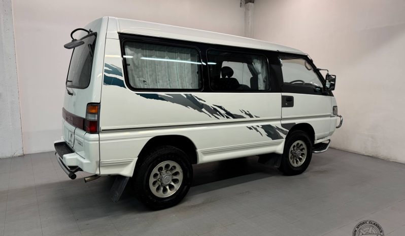 1997 Mitsubishi Delica Starwagon Active World full