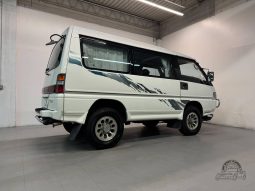 1997 Mitsubishi Delica Starwagon Active World full