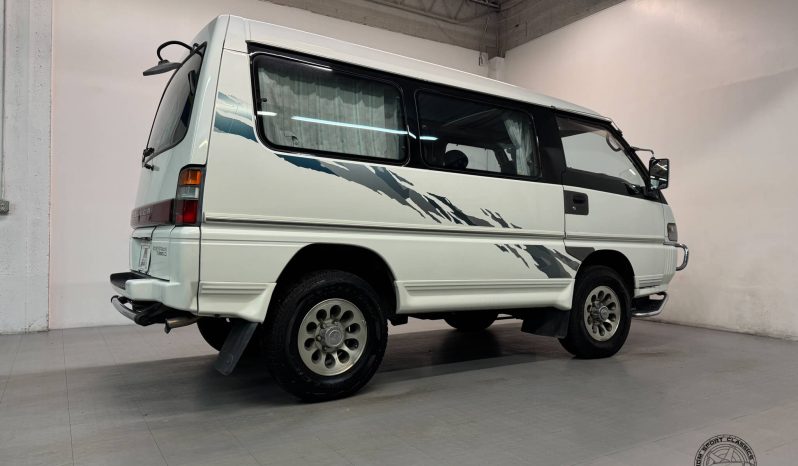 1997 Mitsubishi Delica Starwagon Active World full