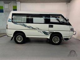 1997 Mitsubishi Delica Starwagon Active World full