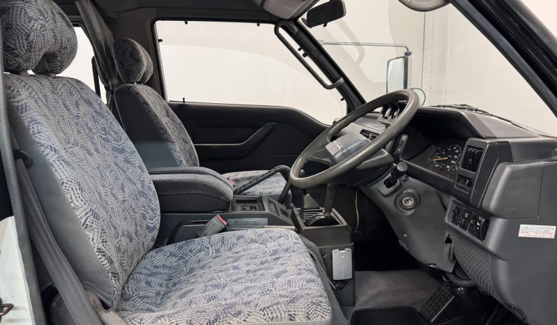 1997 Mitsubishi Delica Starwagon Active World full