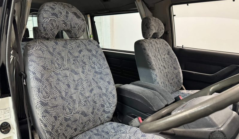 1997 Mitsubishi Delica Starwagon Active World full