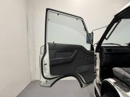 1997 Mitsubishi Delica Starwagon Active World full