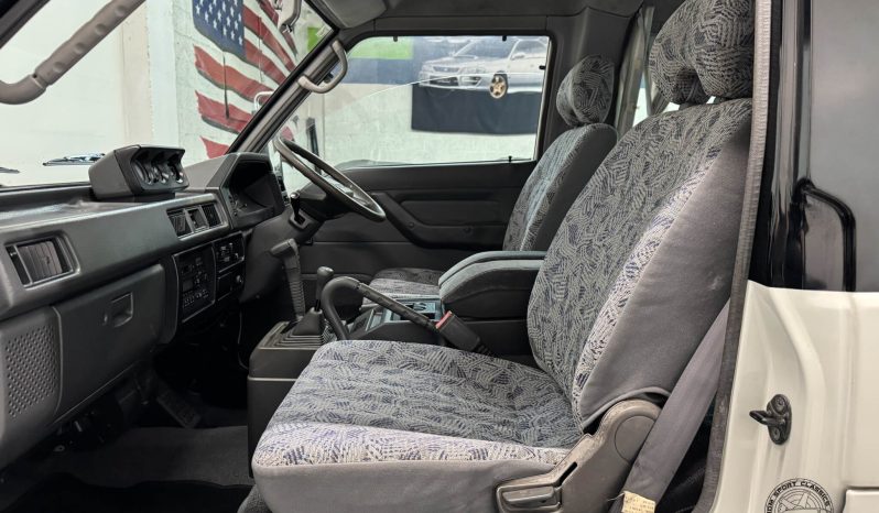 1997 Mitsubishi Delica Starwagon Active World full