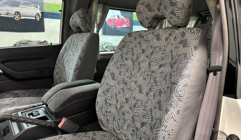 1997 Mitsubishi Delica Starwagon Active World full