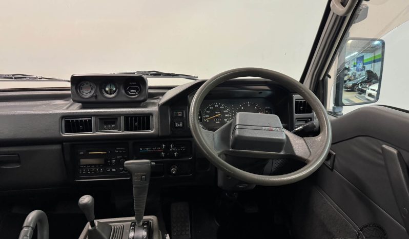 1997 Mitsubishi Delica Starwagon Active World full