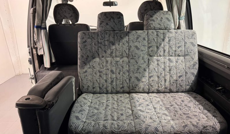 1997 Mitsubishi Delica Starwagon Active World full