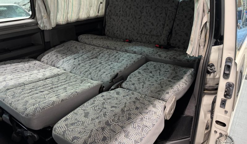 1997 Mitsubishi Delica Starwagon Active World full