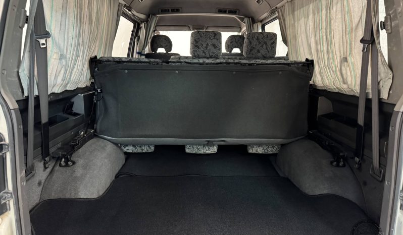 1997 Mitsubishi Delica Starwagon Active World full