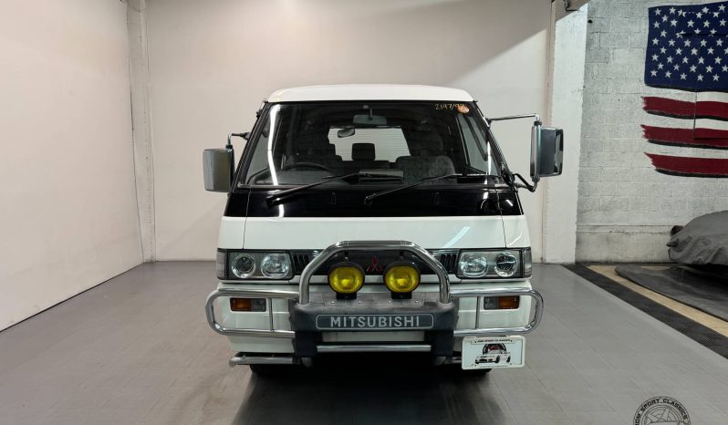 1997 Mitsubishi Delica Starwagon Active World full