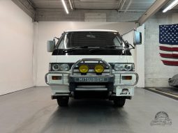 1997 Mitsubishi Delica Starwagon Active World full