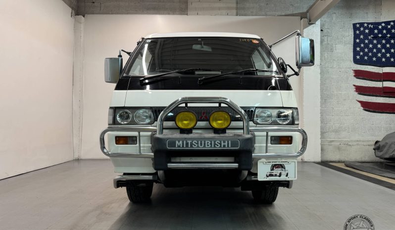1997 Mitsubishi Delica Starwagon Active World full