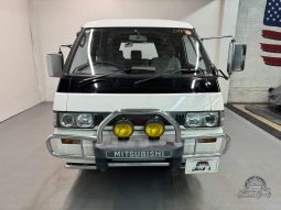 1997 Mitsubishi Delica Starwagon Active World full