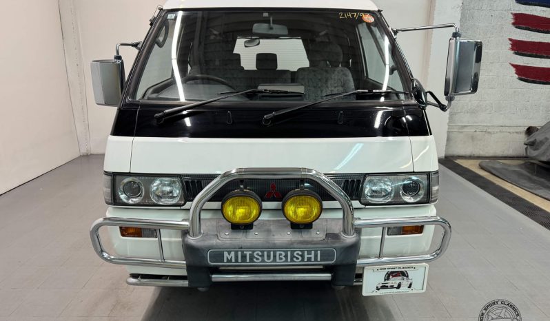 1997 Mitsubishi Delica Starwagon Active World full