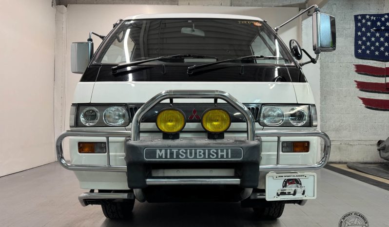 1997 Mitsubishi Delica Starwagon Active World full