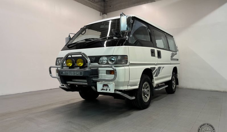 1997 Mitsubishi Delica Starwagon Active World full