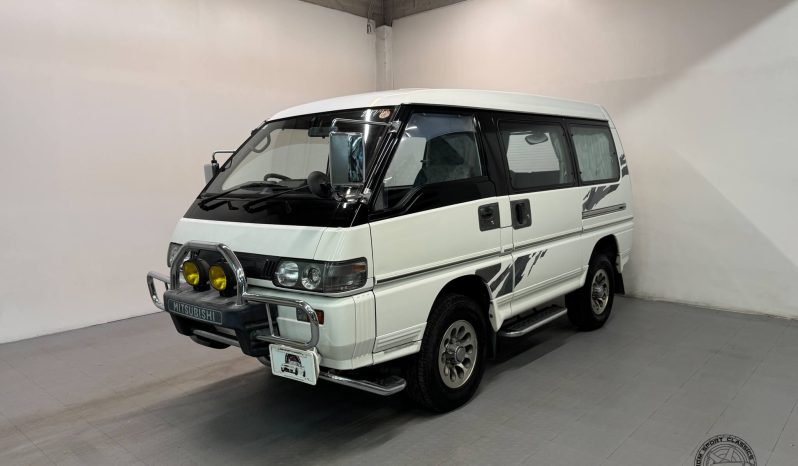 1997 Mitsubishi Delica Starwagon Active World full