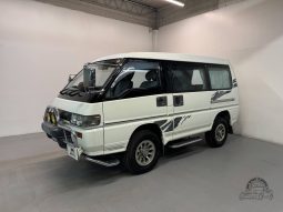 1997 Mitsubishi Delica Starwagon Active World full