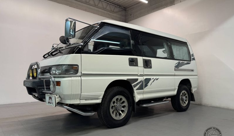 1997 Mitsubishi Delica Starwagon Active World full