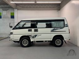 1997 Mitsubishi Delica Starwagon Active World full