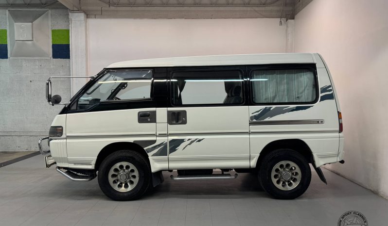 1997 Mitsubishi Delica Starwagon Active World full