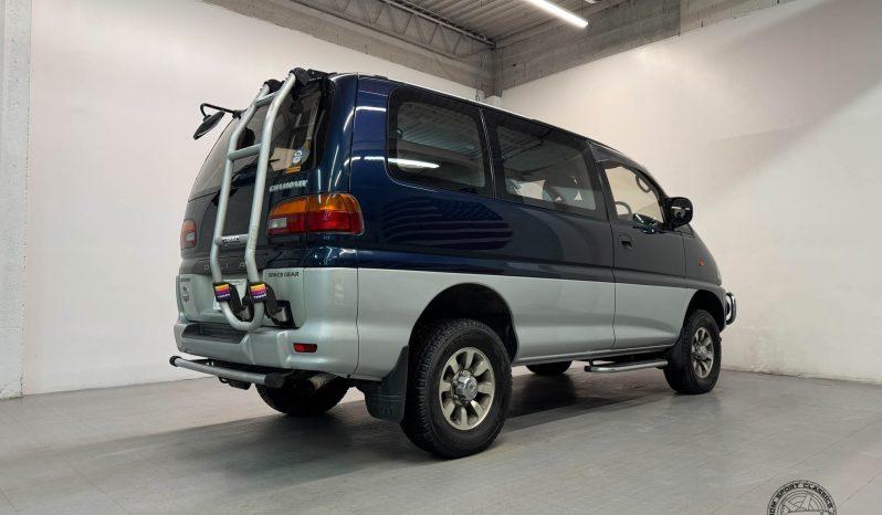 1995 Mitsubishi Delica Space Gear Chamonix full