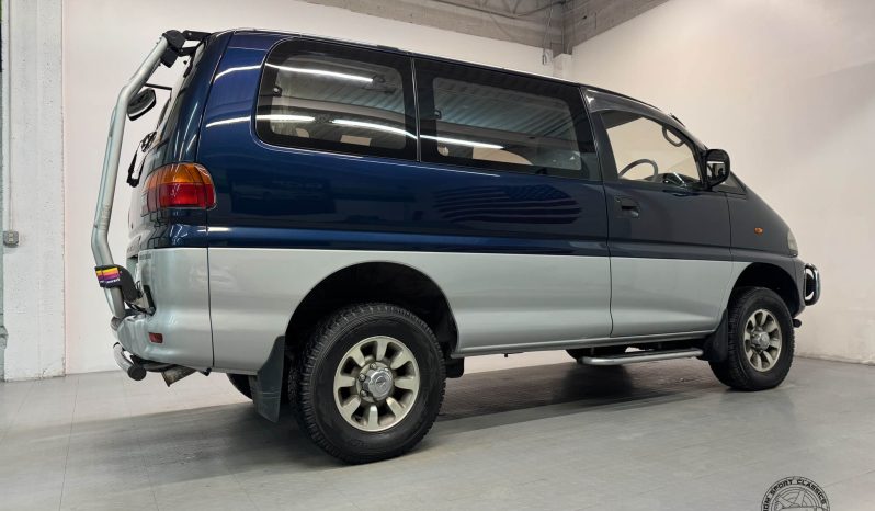 1995 Mitsubishi Delica Space Gear Chamonix full