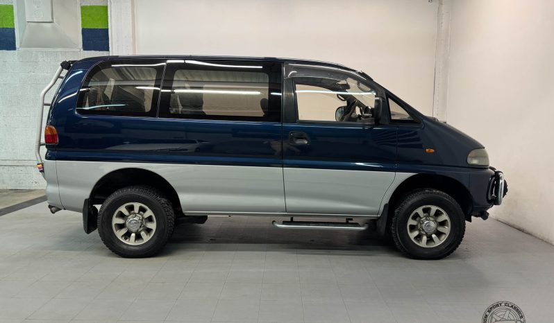 1995 Mitsubishi Delica Space Gear Chamonix full