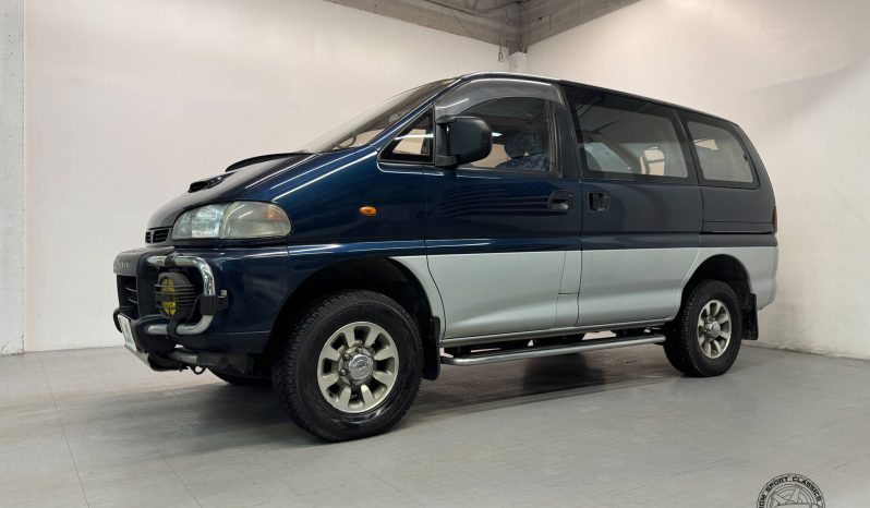 1995 Mitsubishi Delica Space Gear Chamonix full