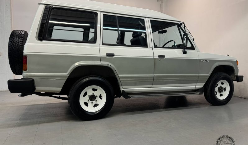 1989 Mitsubishi Pajero DX full