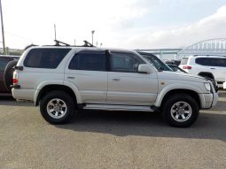 1995 Toyota Hilux Surf SSR-G full